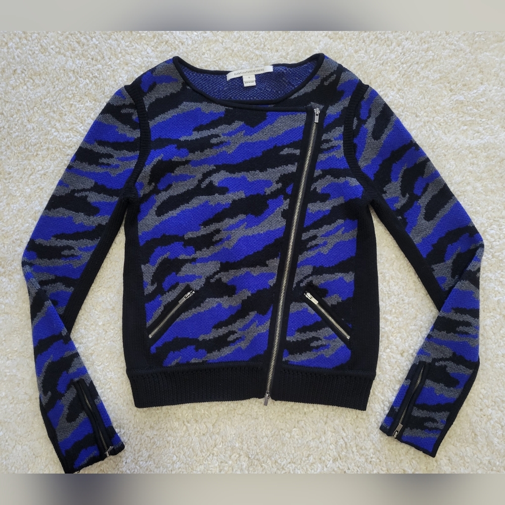 Diane Von Furstenberg wool blend blue, black & grey sweater w/zipper details